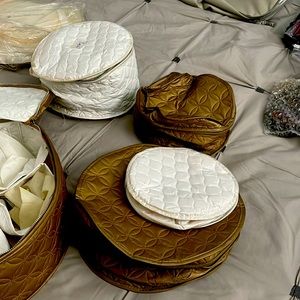 Padded dish packing bags